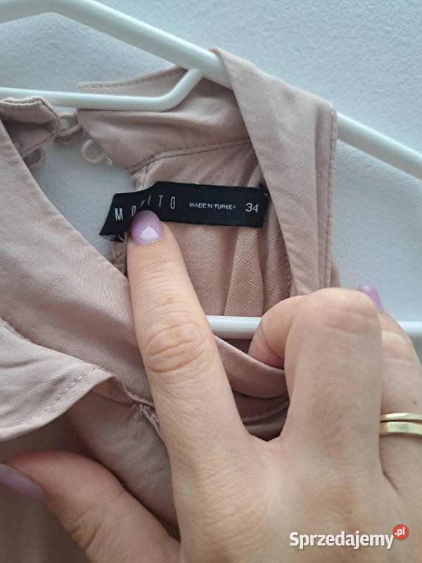 Mohito Pudrowa bluzka z odkrytymi ramionami i Trąbki Wielkie