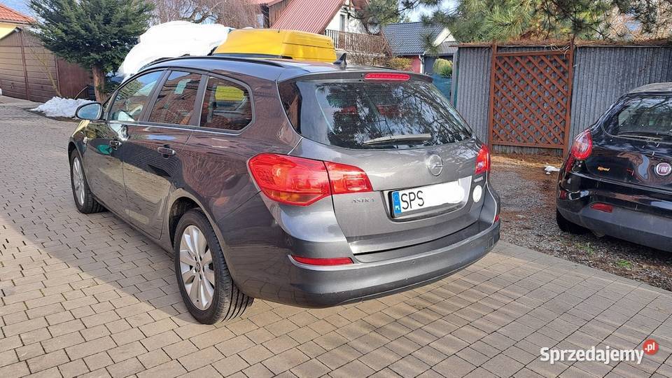 Opel Astra J 17 manualna