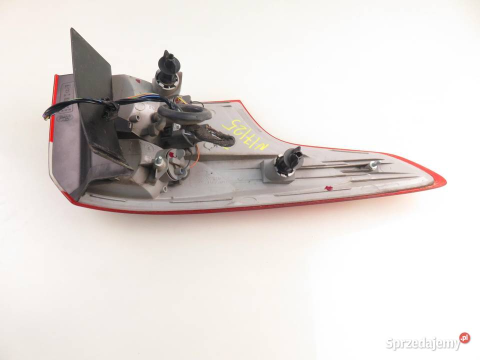 LAMPA PRAWA TYLNA FORD FOCUS MK3 Turnier