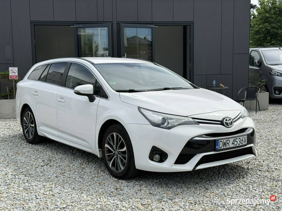 Toyota Avensis 16 D4D 112 2015r kamera navi biały dolnośląskie