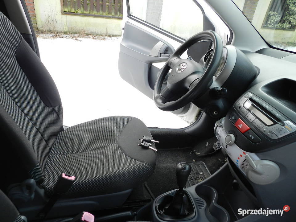 Toyota Aygo I mała tania niezawodna BEZ RDZY poduszka powietrzna Motoryzacja Puszczykowo sprzedam