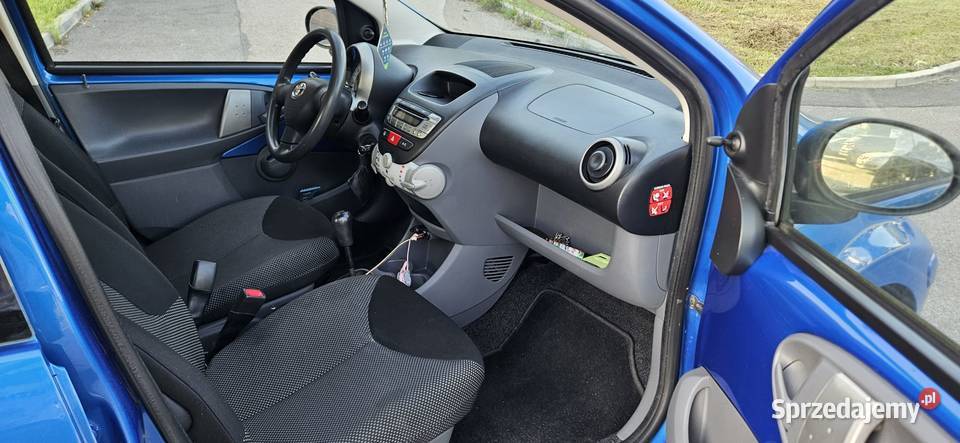Toyota Aygo 10 VVTI 2011r stan bez korozji 160 niebieski Elbląg