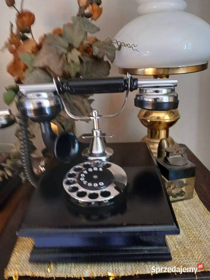 Polski telefon stacjonarny Hrabia z czasów PRL u Kraków