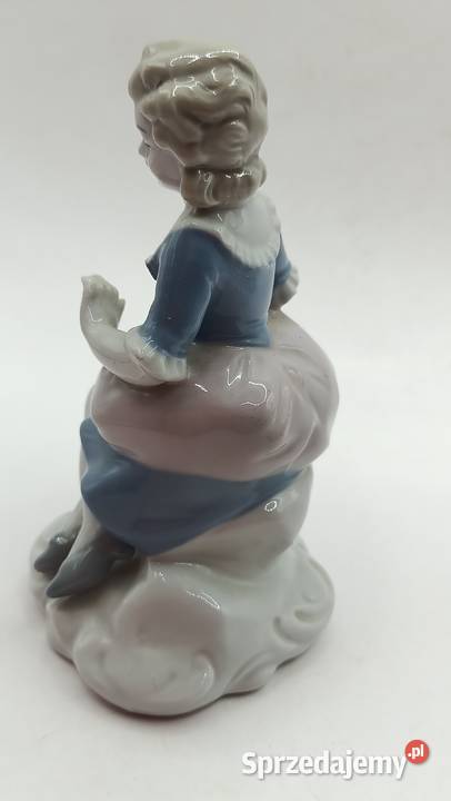 Ceramiczna szkliwiona figurka damy z książką Zamość