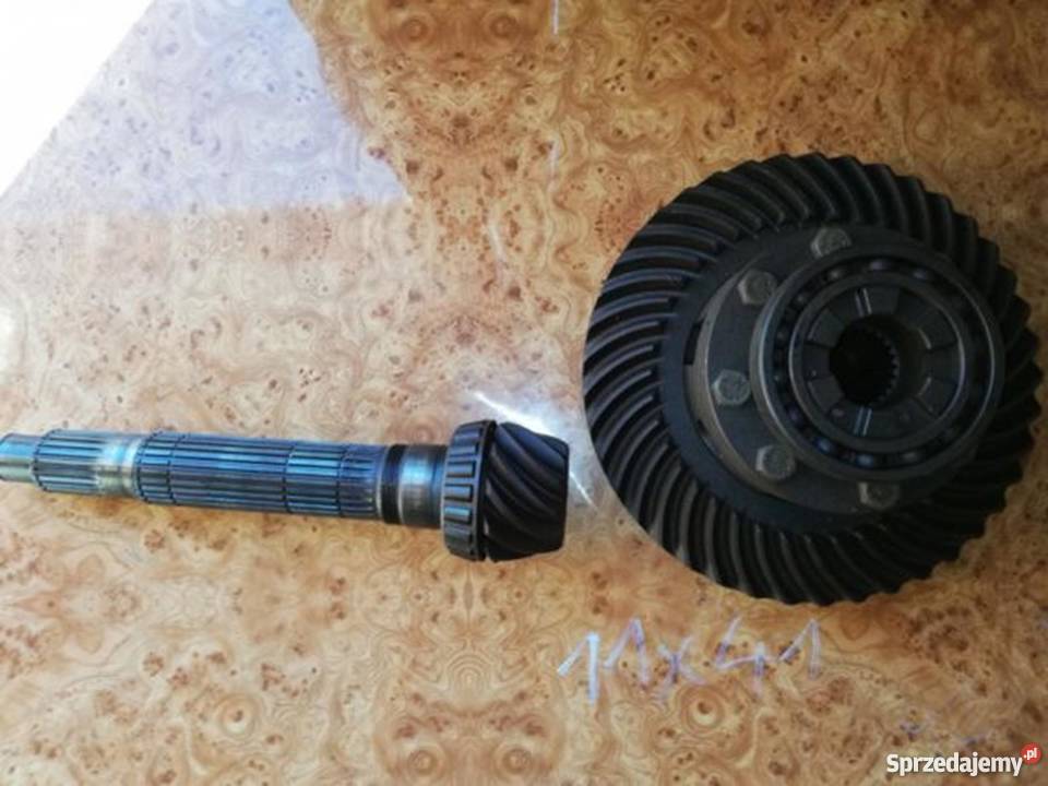 Wałek ataku koło talerzowe John Deere 5045E