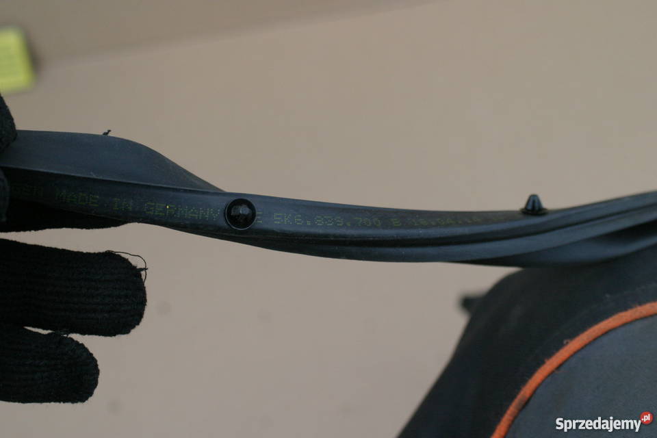 VW GOLF VI USZCZELKA DRZWI DOLNA PRAWY TYŁ Bieleń