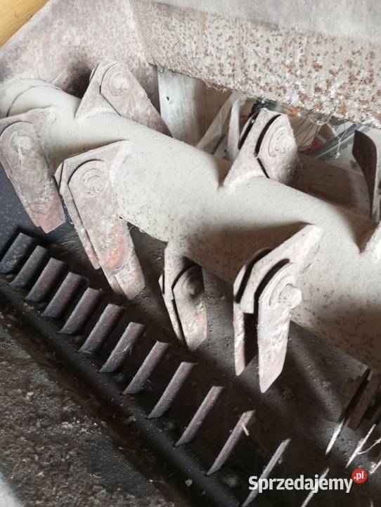 Sieczkarnia do słomy MF 525 I pochodne Pozostałe Żółkiewka-Osada