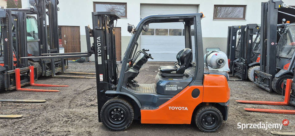 Wózek Widłowy Toyota 8FGF25 2012 Triplex 470m