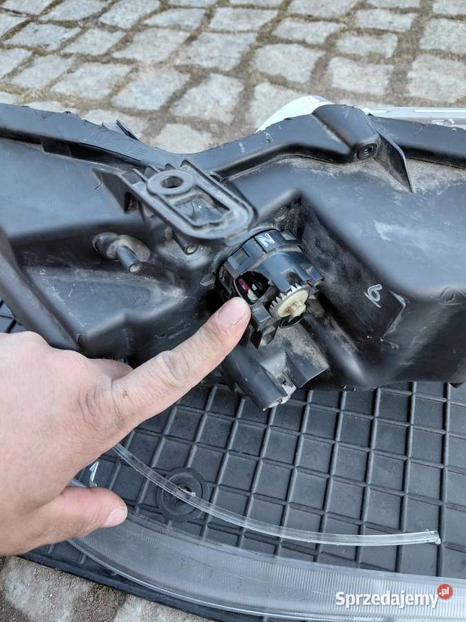 Reflektor prawy dawca infinti q50 V37 Białystok