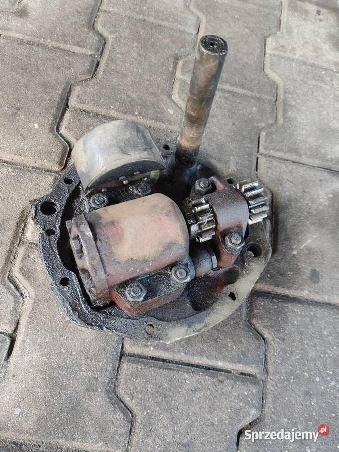 Obudowa z pompą hydrauliczną do Ursusa C360 3P Części zamienne