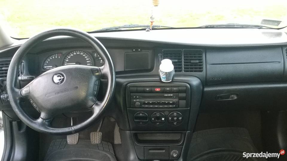 Opel Vectra B 18 światła przeciwmgielne Ostrowiec Świętokrzyski sprzedam