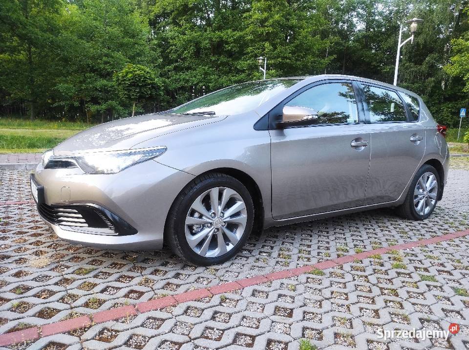 Toyota AurisLiftEuro6Salon Polska nieuszkodzony Auris świętokrzyskie Ostrowiec Świętokrzyski