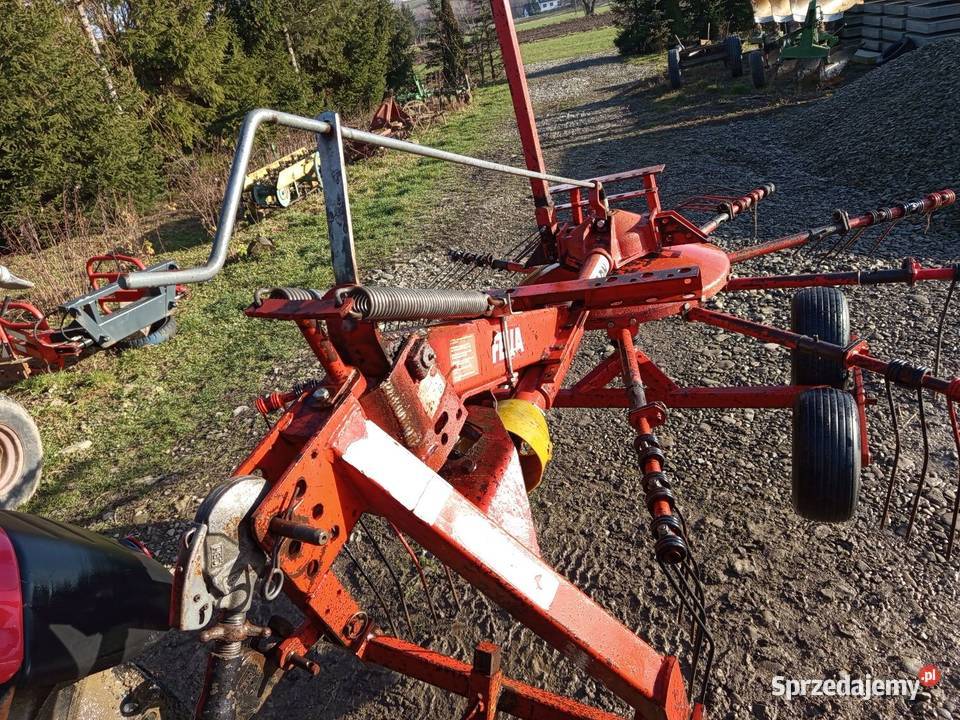 Zgrabiarka karuzelowa Fella TS 335 dn