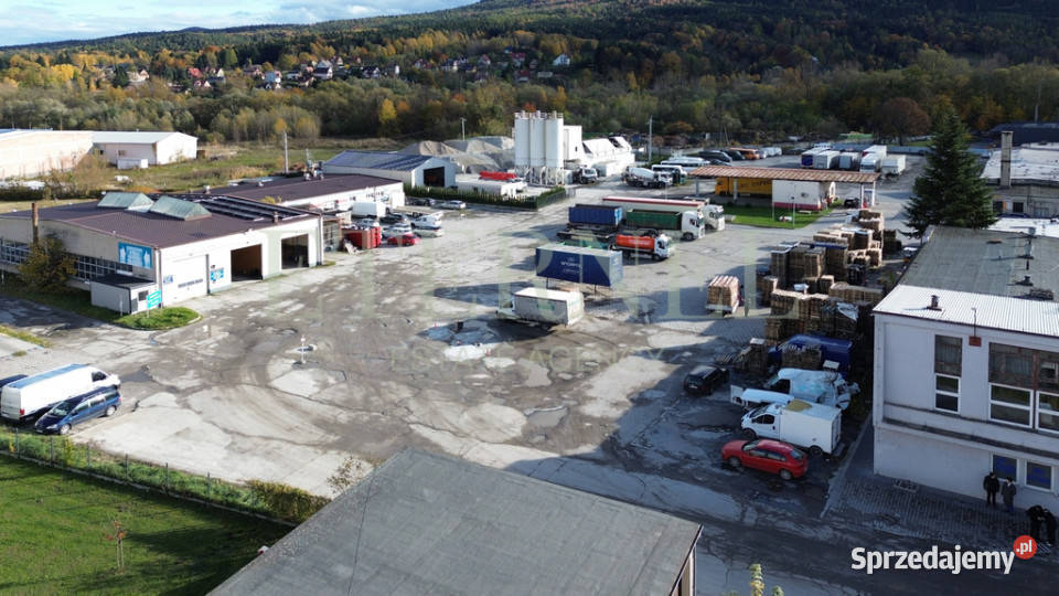Plac 30 arów z biurowcem i garażami Myślenice Nieruchomości
