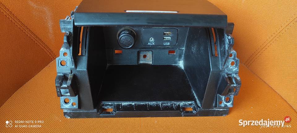 SCHOWEK DESKI ROZDZIELCZEJ ŚRODKOWY GNIAZDO USB osobowe śląskie Częstochowa