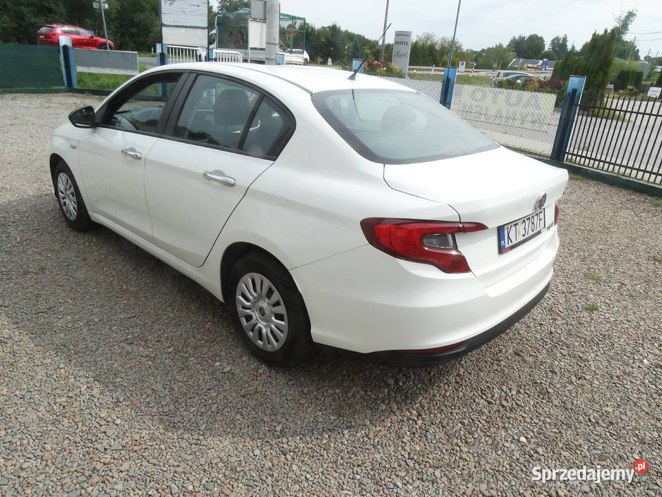 Fiat Tipo wypożyczalnia wynajem samochodu Wynajem pojazdów Przebieczany