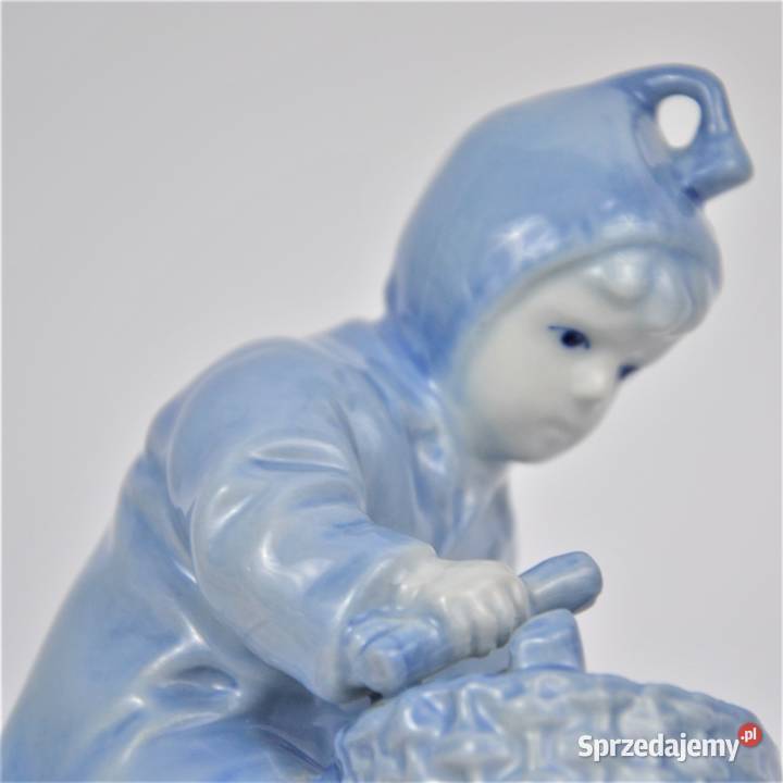 Dziecko z koszem art deco A Sinkó Zsolnay błękit