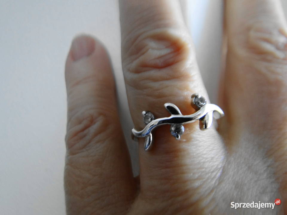 Ciekawy pierścionek srebro 925 Warszawa sprzedam