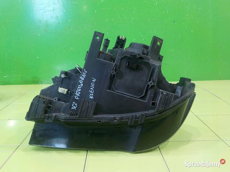 BMW X3 E83 30 B 04r 5D XENON lampa prawa przod osobowe