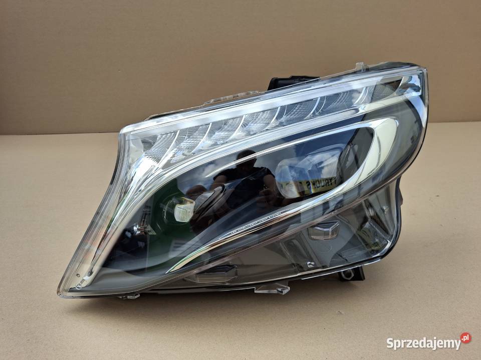 VITO VKLASA W447 REFLEKTOR FULL LED ILS NOWY Bieleń sprzedam