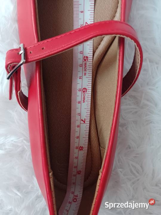 38 ASOS Design Czerwone baleriny z zapięciem z Asos