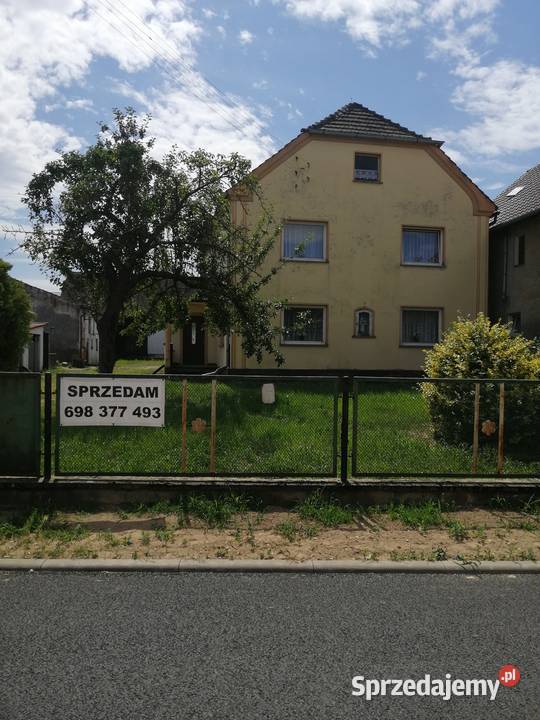 Dom z zabudowaniami gospodarczymi Komorniki