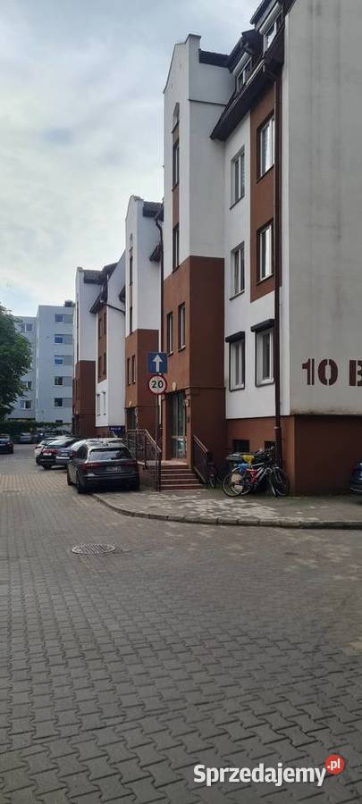 2 pokoje zamknięte nowsze osiedle blok lata 90 cegła wielkopolskie Poznań