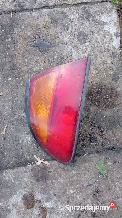 Mazda 323F 96r lampa tylna lewa Łask