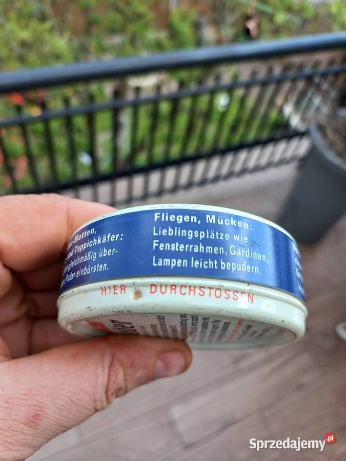 Stara puszka Paral Puder z środkiem przeciw Piastów