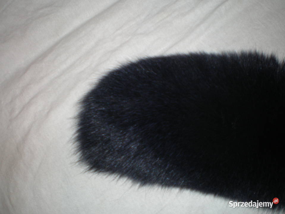 Sprzedam kołnierz koloru granatowego długość 74