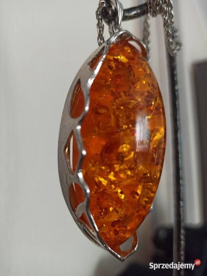 Wisiorek z kamieniem bursztynowym sprzedam