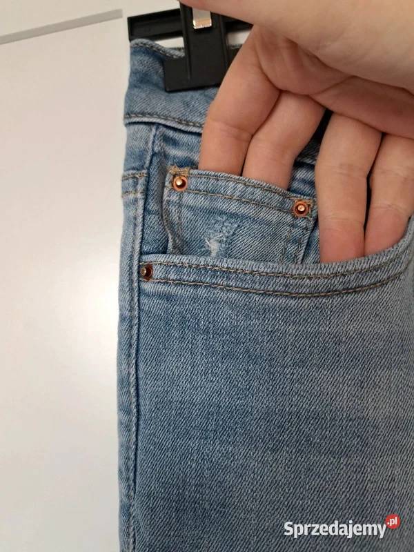 Jeansy z dziurami z Terranova modny casual S Trąbki Wielkie