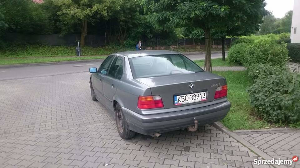 Sprzedam BMW E36 lekko uszkodzone Kraków