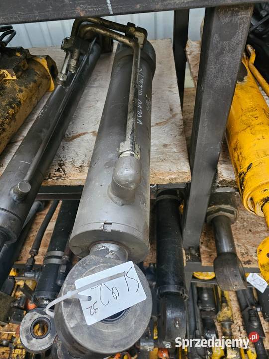 Siłownik hydrauliczny przechyłu łyżki Volvo BL Gdynia