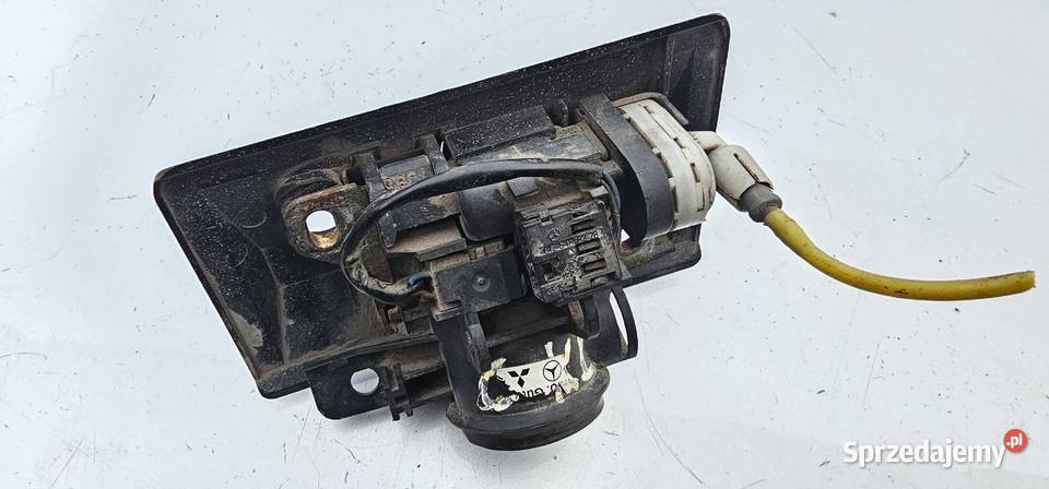 Zamek klapy tył mercedes w202 sedan Rok produkcji 1993