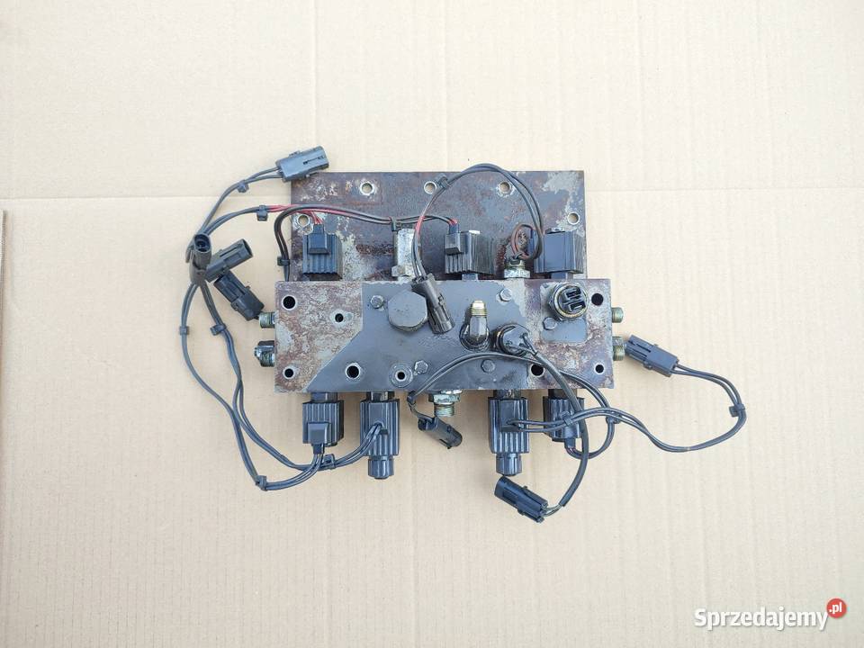 Blok zaworowy Renault 103 54 106 54 110 54 120 podlaskie Białystok