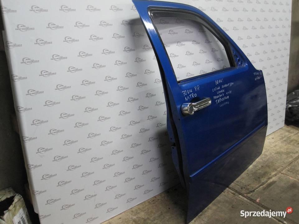 DODGE NITRO 08r drzwi prawy przód sprzedam