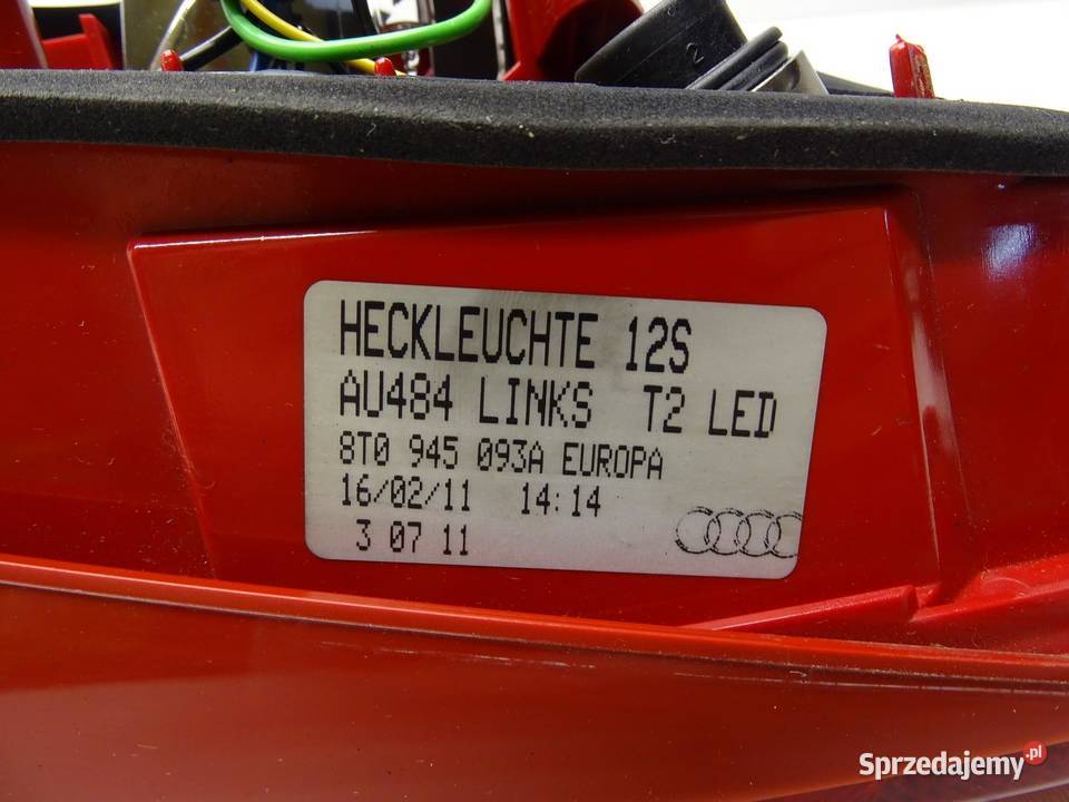 LAMPA LEWA LEWY TYŁ TYLNA W KLAPĘ 8T0945093A