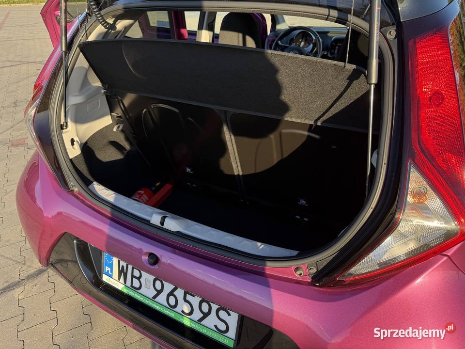 Wyjątkowa Toyota Aygo Magenta salon Polska światła przeciwmgielne Toyota Warszawa sprzedam