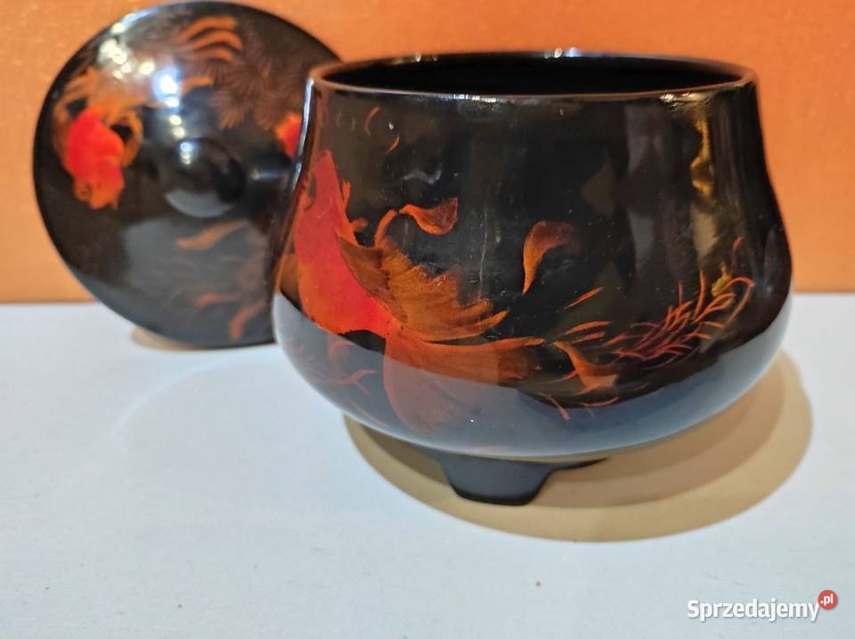 czarna szkatułka puzderko z laki złote rybki świętokrzyskie Kielce