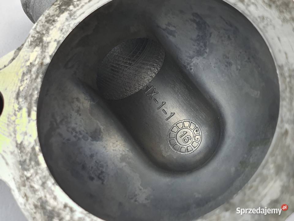 Pokrywa Termostatu Dekiel Obudowa CRF 1000L Części motocyklowe Łódź sprzedam