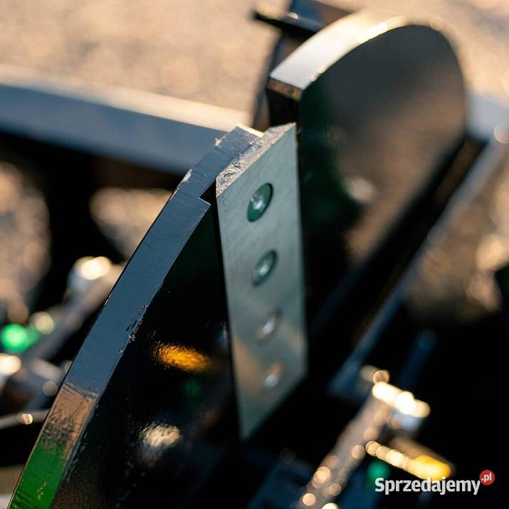 Rębak o wydajności do 10 mgodzinę rozdrabnia Oświęcim