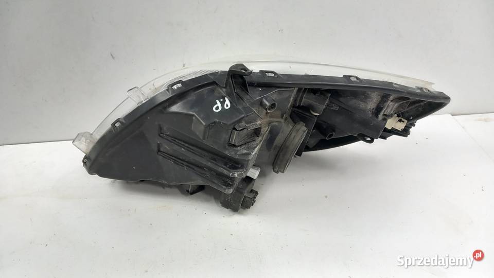 TOYOTA YARIS II LAMPA PRZÓD PRAWA EUROPA osobowe Zbierkowo sprzedam