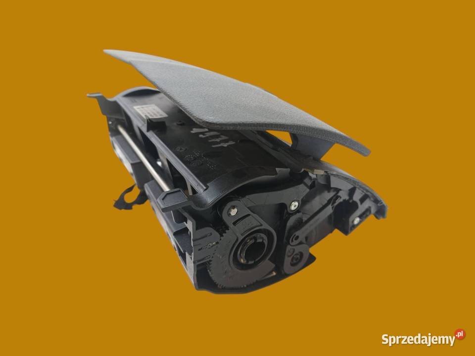 WYŚWIETLACZ A2046801231 MercedesBenz Cklasa III osobowe świętokrzyskie sprzedam