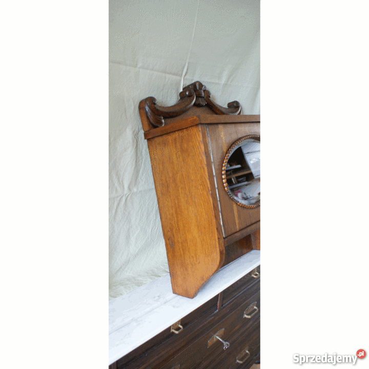 Przepiękna szafeczka wisząca z kryształową szybą