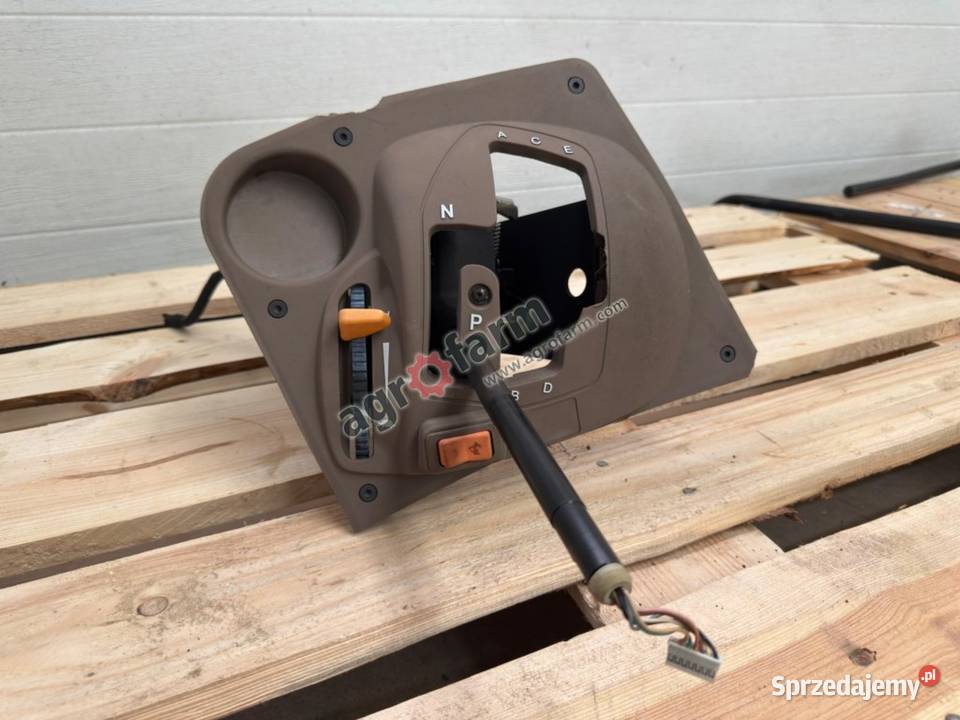 Zespół dźwigni skrzyni biegów John Deere 6155M Byków