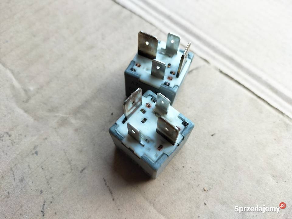 PRZEKAŹNIK 370 8D0951253 AUDI A6C4 100 Kamień-Kolonia