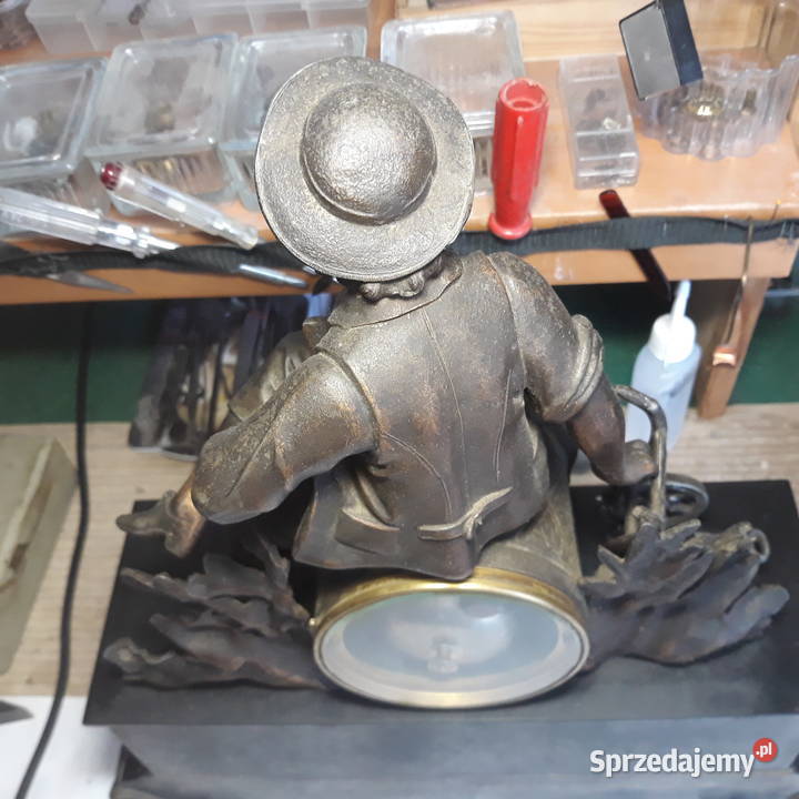 Sprawny kamiennyfiguralny zegar z Francji te