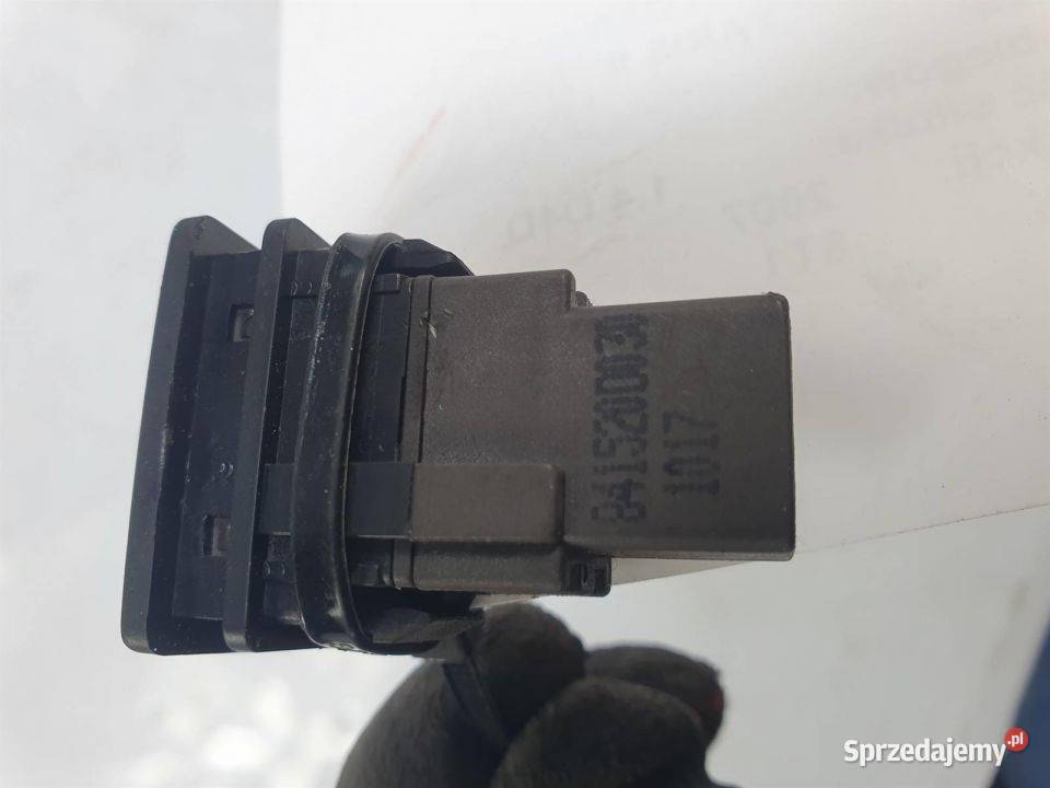 PRZYCISK TOYOTA YARIS II 841520D030 kujawsko-pomorskie