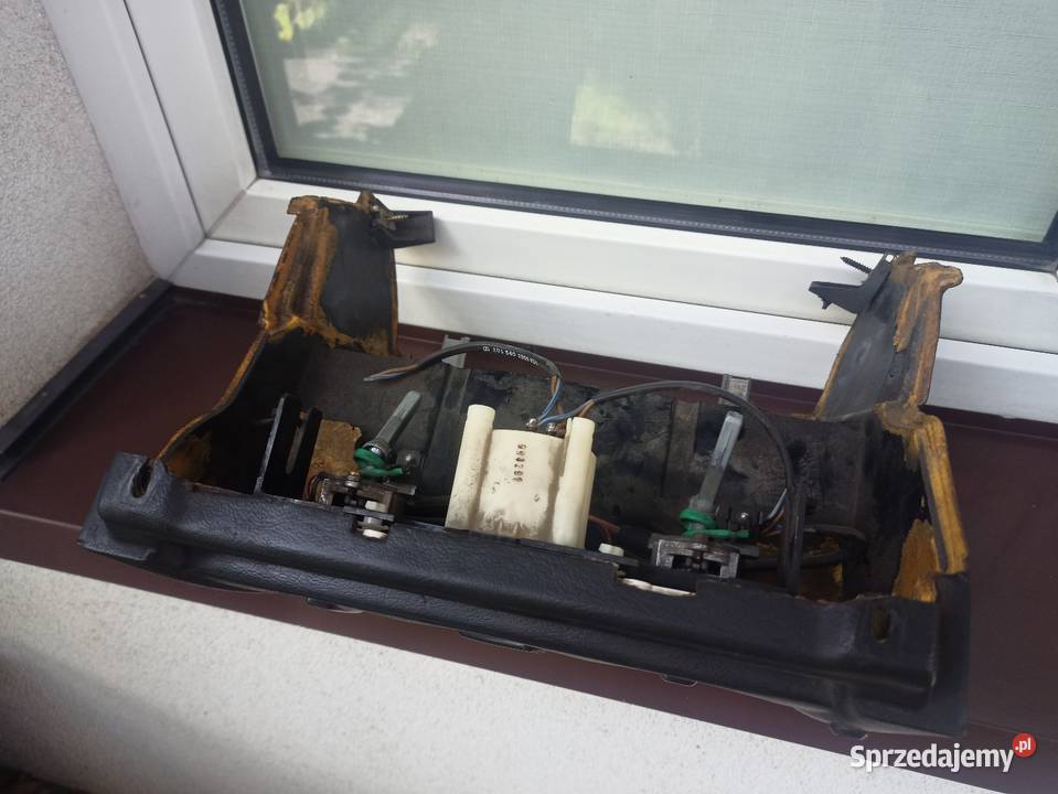 Mercedes 190 W201 konsola środkowa panel Sieradz